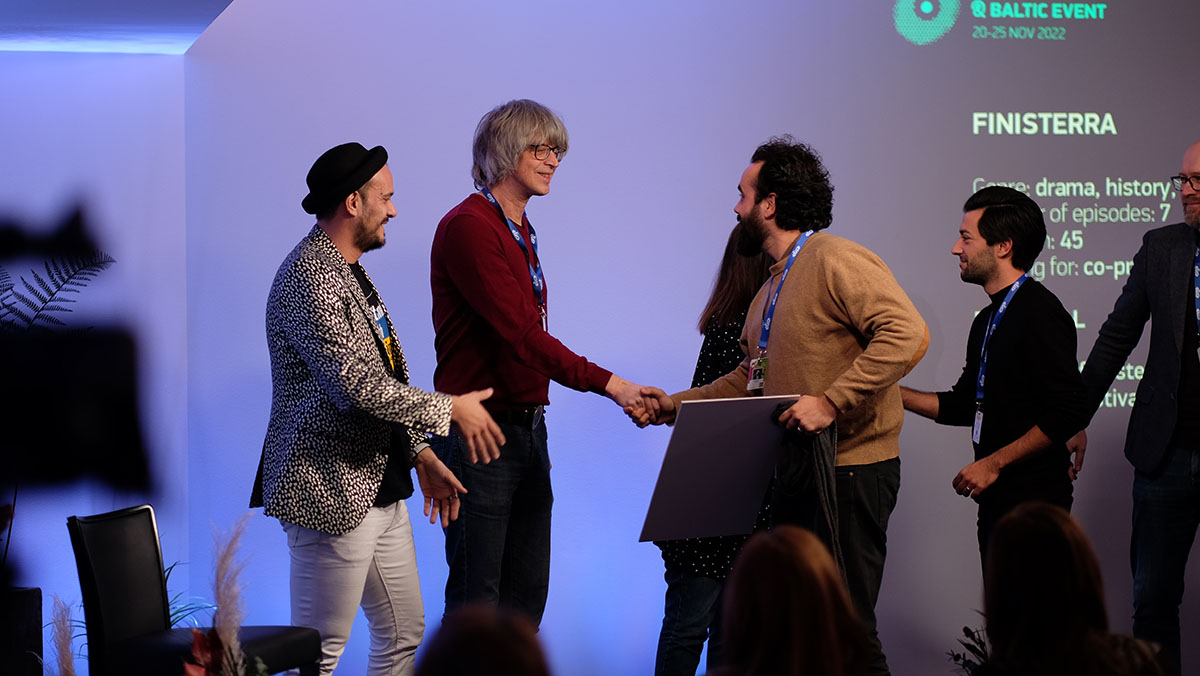 The jury of TV Beats Co-Financing Market selected the Portuguese drama project Finisterra as the most promising project receiving a 3000 euro monetary prize presented by Elisa
